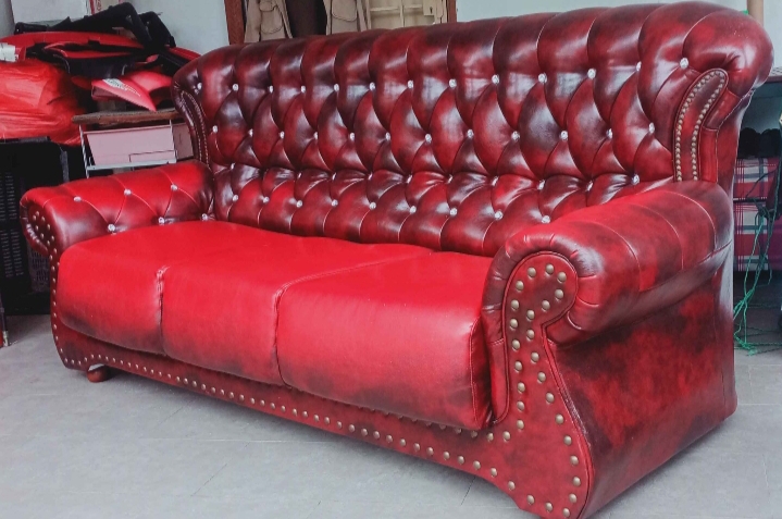 Sofa Chesterfield 3 Seater Merah Mewah
