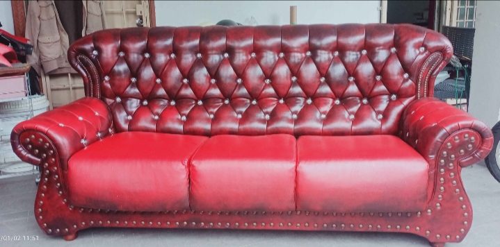 Sofa Chesterfield 3 Seater Merah Mewah
